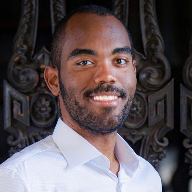 Dr. Caio César Portela dos Santos